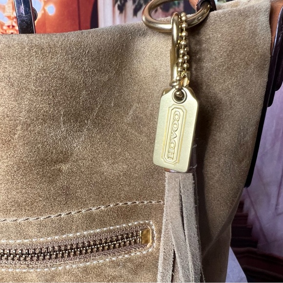 Coach Vintage Suede Tan Shoulder Bag, adjustable strap, tassel metal logo charm - Picture 7 of 17
